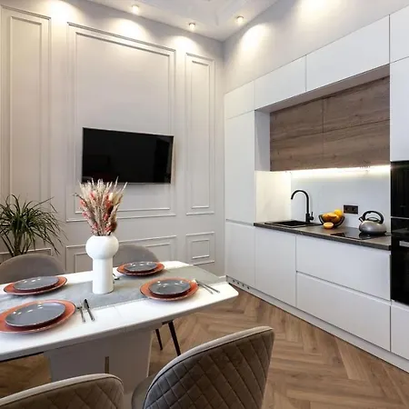 кості левицького 11